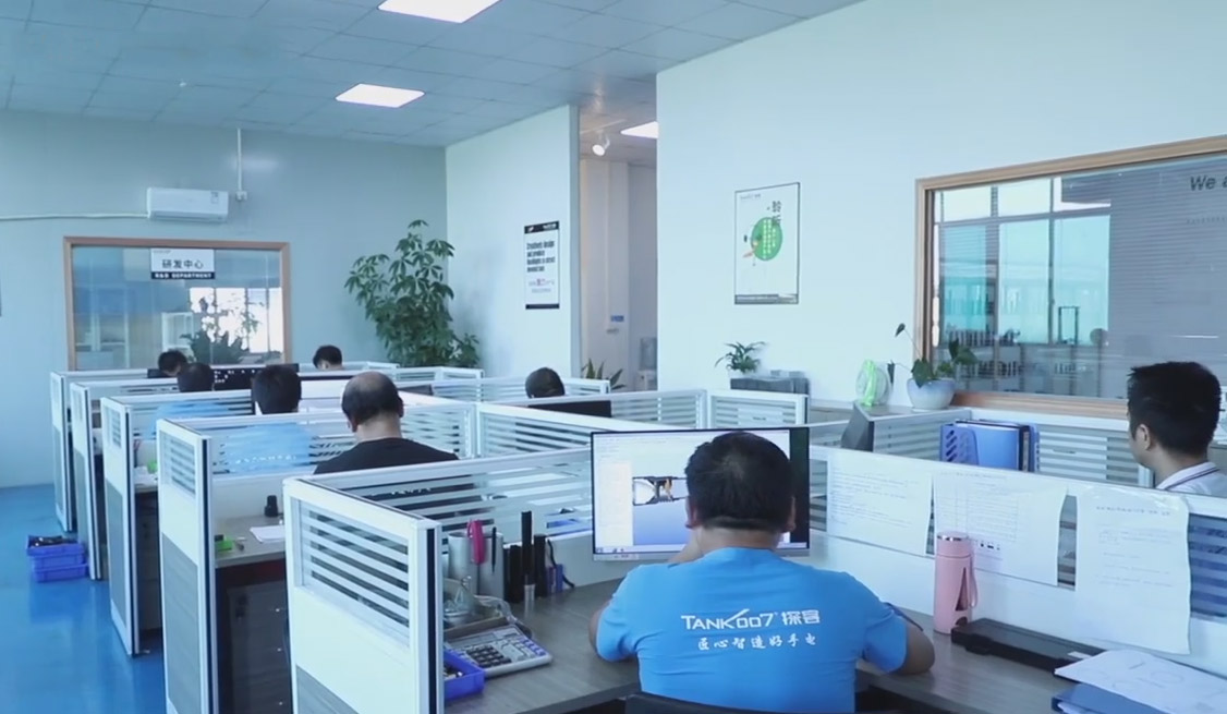 TANK007紫外線手電筒廠家研發團隊